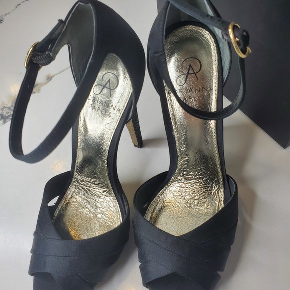 Adrianna Papell Black Samoa Pumps - Picture 10 of 11